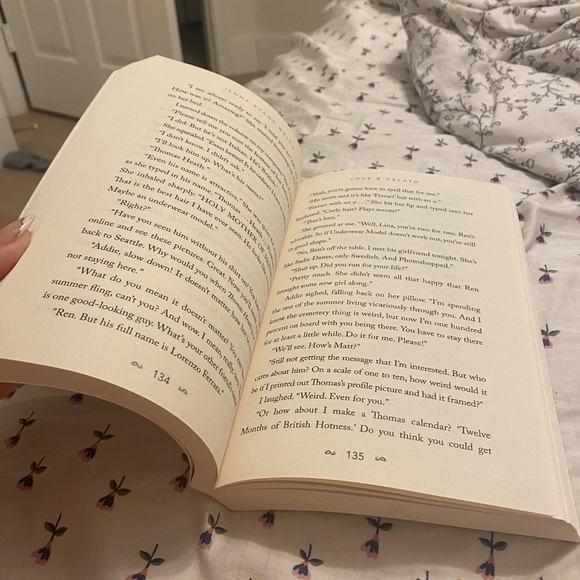 Love and Gelato Book - Picture 2 of 2